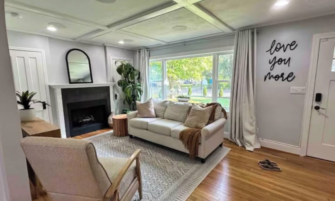 Chattanooga House | Bluebird Abode Stand Alone House 3 Bed 2 Full Bath with a Gym & Pet Friendly