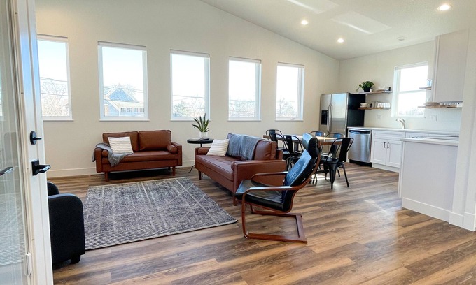 Loveland House | Bluebird Inn Carriage House Downtown Loveland CO