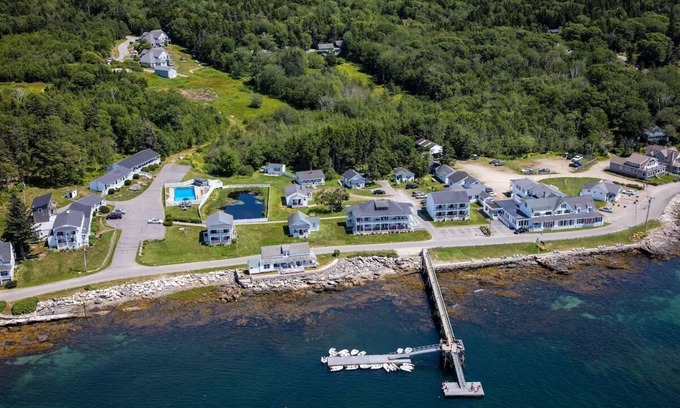 Ocean Point House | Bluebird Ocean Point Inn | Card Cove King w/Porch | Free Coffee and Tea