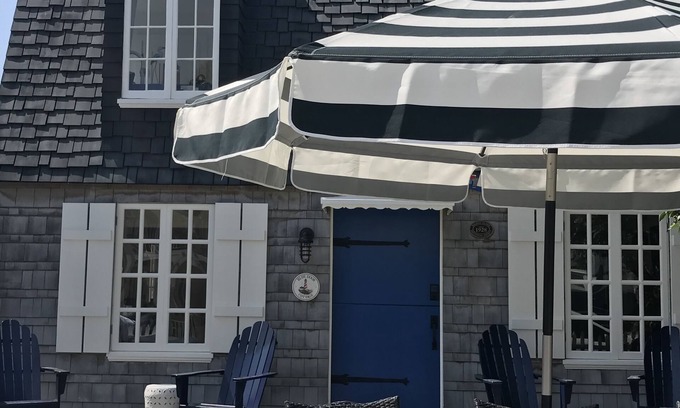 Balboa Island House | BlueDoor Cottage- A Balboa Island Favorite w AC!