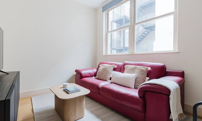 Tower Hill Apartment | Blueground | Aldgate, nr Tower, Bridge & Gherkin