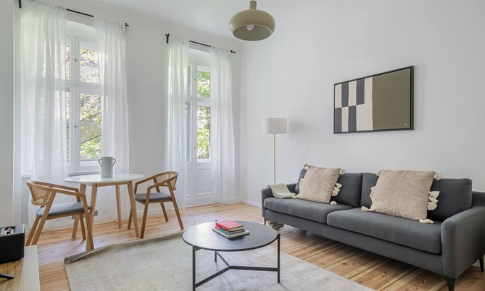 Alt-Treptow Apartment | Blueground | Alt-Treptow, balcony, nr Spreeufer