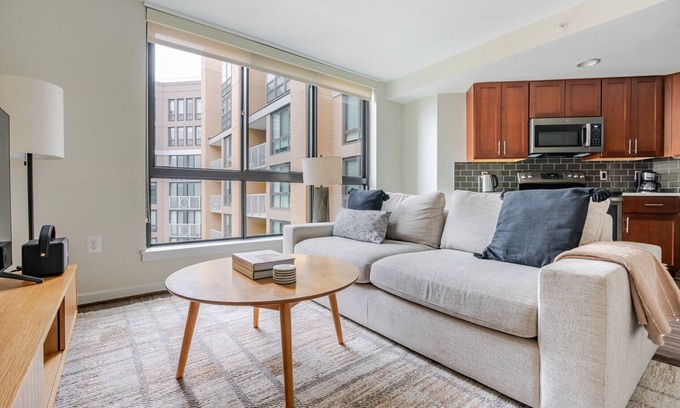 Ballston Apartment | Blueground | Ballston, pool, nr Arlington Cemetery