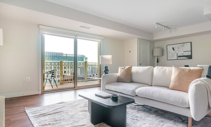 Ballston Apartment | Blueground | Ballston, pool, nr Arlington Park