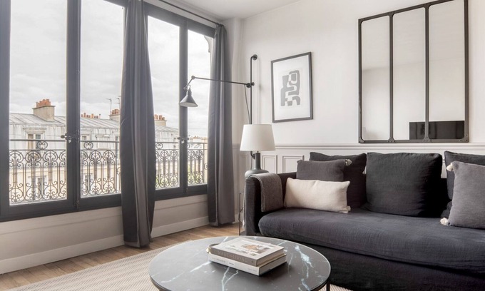 Quartier du Mail Apartment | Blueground | Bourse Sentier/Les Halles, nr Louvre
