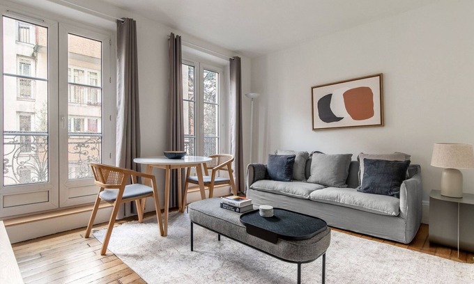 Combat Apartment | Blueground | Buttes-Chaumont, walk to garden