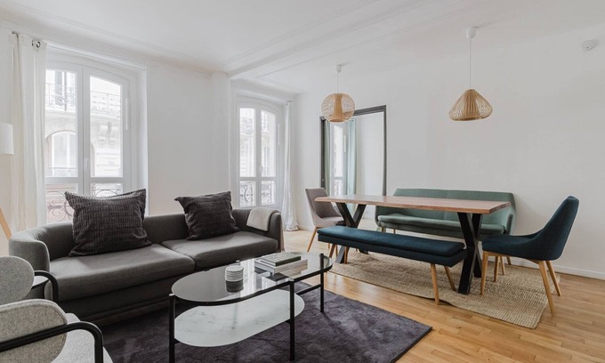 Saint-Vincent-de-Paul Apartment | Blueground | Cadet, near dining & shopping
