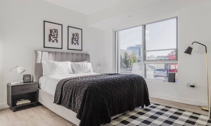 Central Square Apartment | Blueground | Central Sq, gym, nr bars & groceries