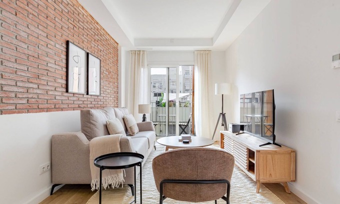 Poblenou Apartment | Blueground | El Poblenou, pool & w/d