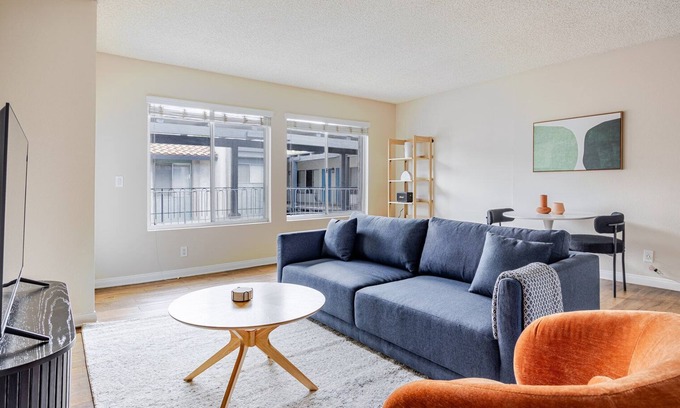 Rossmoyne Apartment | Blueground | Glendale, pool & w/d, nr Americana