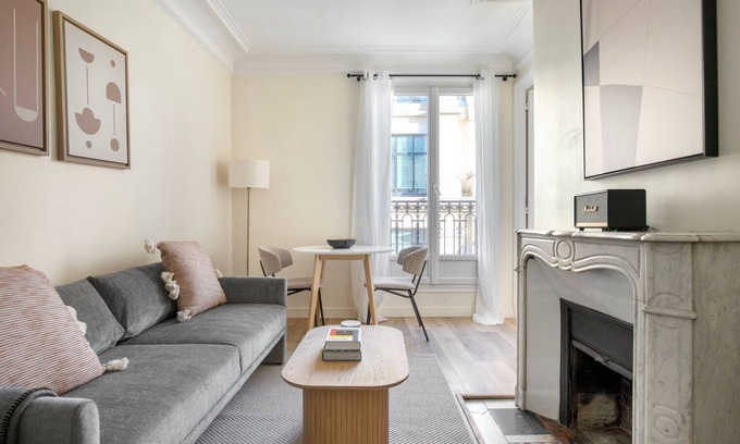 Les Iles Apartment | Blueground | Hotel de Ville, close to mall & Seine