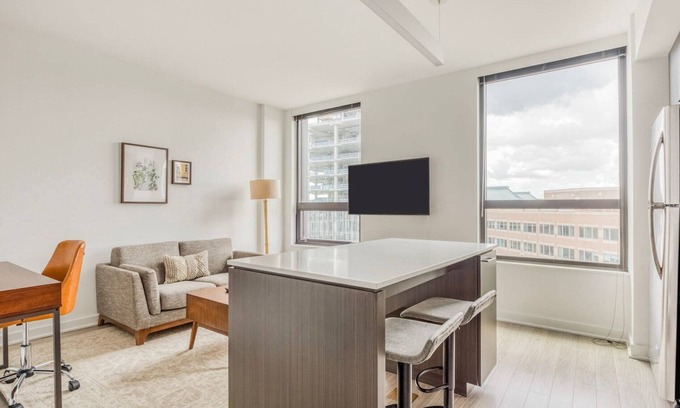Reston Apartment | Blueground | Hunter Mill District, pool, nr Lake Anne