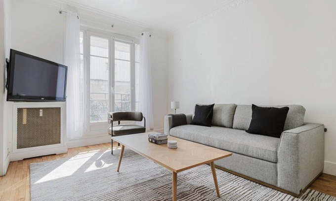 Jardin des plantes Apartment | Blueground | Jardin des Plantes, elev & washer