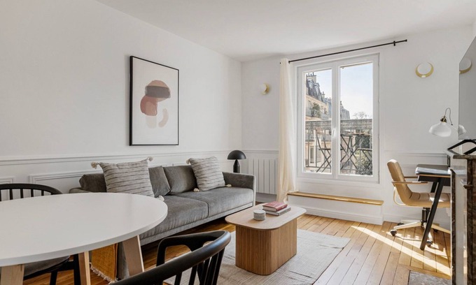 Saint-Victor Apartment | Blueground | Jardin des Plantes, nr Notre Dame