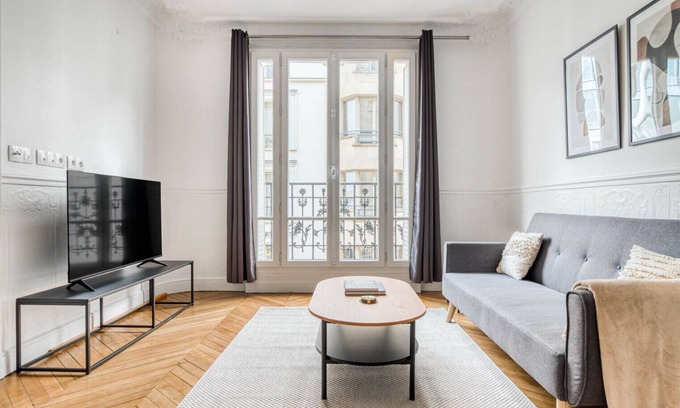 Levallois-Perret Apartment | Blueground | Levallois Perret, nr dining