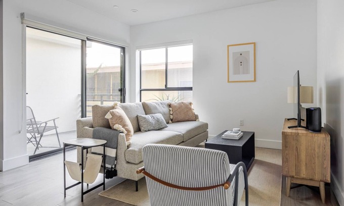 Del Rey Apartment | Blueground | Mar Vista, AC, w/d, nr beach