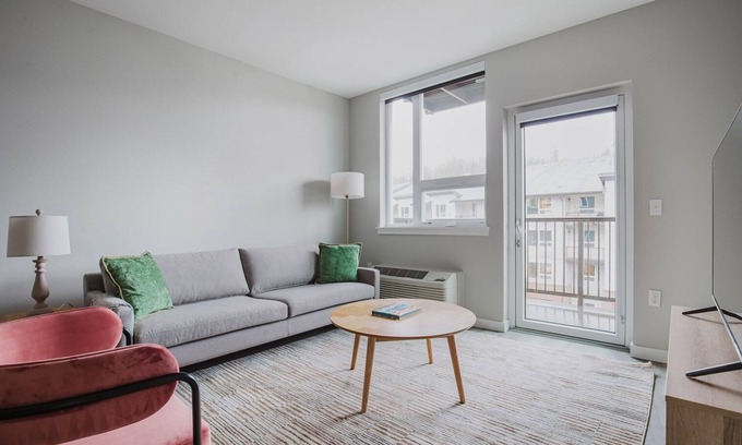 Somerset Apartment | Blueground | Newcastle, pool & w/d, nr park