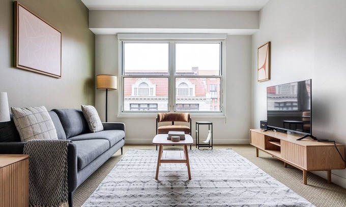 Penn Quarter Apartment | Blueground | Penn Quarter, pool & AC, nr museums
