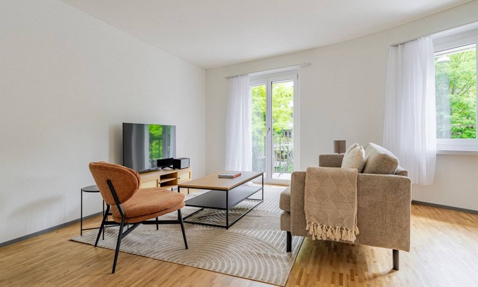 Sihlfeld Apartment | Blueground | Sihlfeld, balcony, nr Zürich Zoo