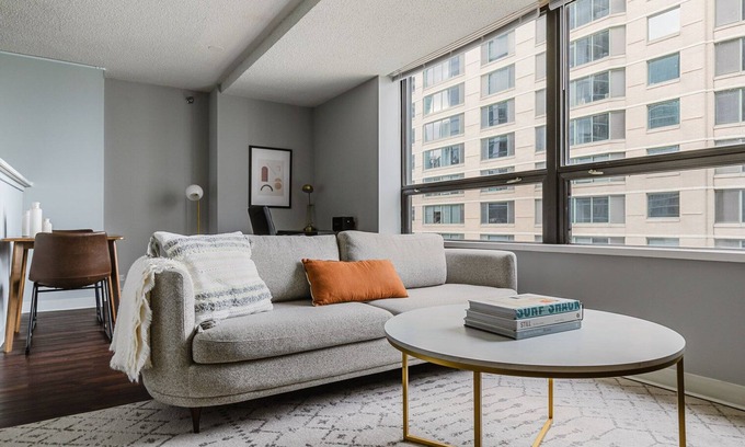 Streeterville Apartment | Blueground | Streeterville, pool & gym, nr pier