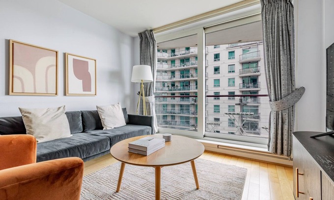 Vauxhall Apartment | Blueground | Vauxhall, balcony, nr Thames