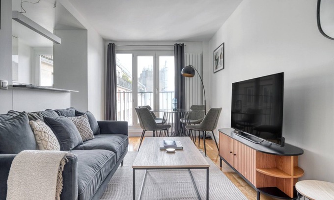 L'Europe Apartment | Blueground | Villiers, furnished, shops
