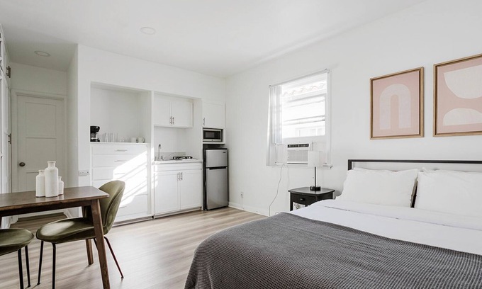Westwood Apartment | Blueground | Westwood studio apartment