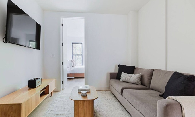 Williamsburg Apartment | Blueground | Williamsburg, washer, nr East River Park