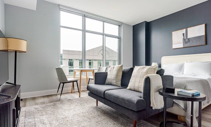 Woodmont Triangle Apartment | Blueground | Woodmont, pool & gym, nr Bethesda Row
