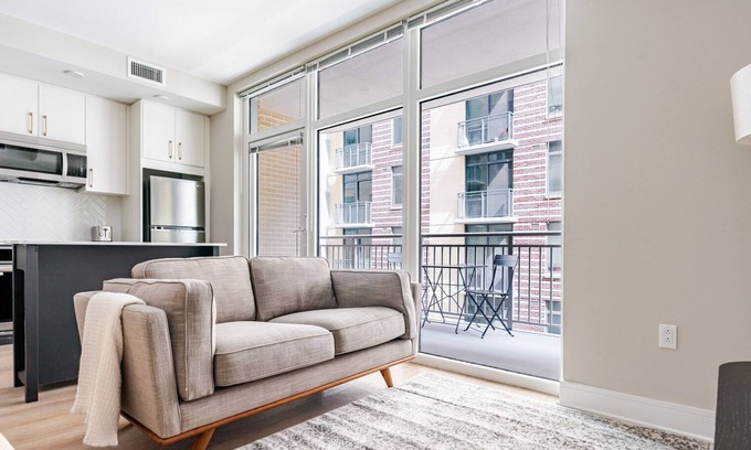 Woodmont Triangle Apartment | Blueground | Woodmont, pool & w/d, nr Bethesda Row