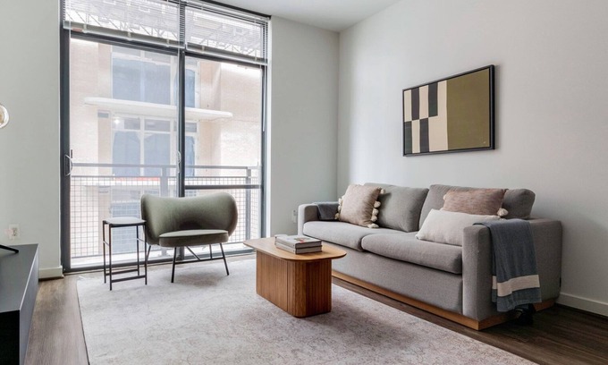Woodmont Triangle Apartment | Blueground | Woodmont Triangle, pool, nr Bethesda