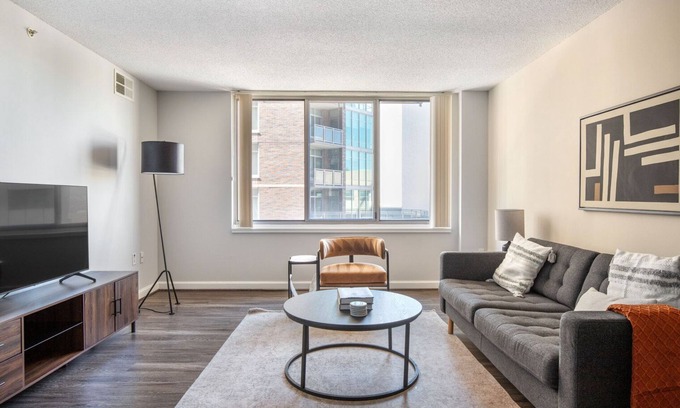 Woodmont Triangle Apartment | Blueground | Woodmont Triangle, fitness, nr Rock Creek Park