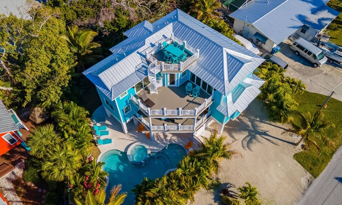 Holmes Beach House | Bluetique: Monthly luxury beach home, private pool, rooftop deck