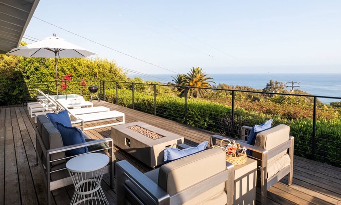 Western Malibu House | Bluff by AvantStay | Gorgeous Malibu Getaway w/Hot Tub & Spectacular Ocean Views