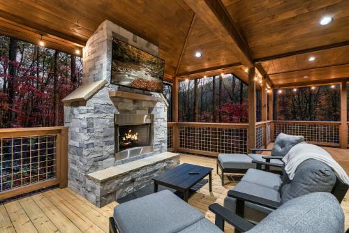 Gatlinburg - Pigeon Forge House | Bluff Mountain Retreat