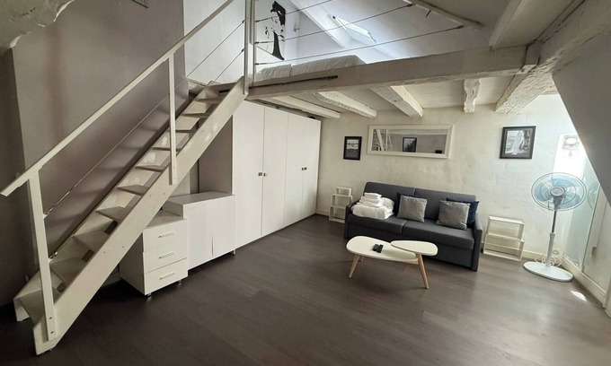 Les Iles Apartment | BnBNook - Flat on Ile St-Louis - Heart of Paris