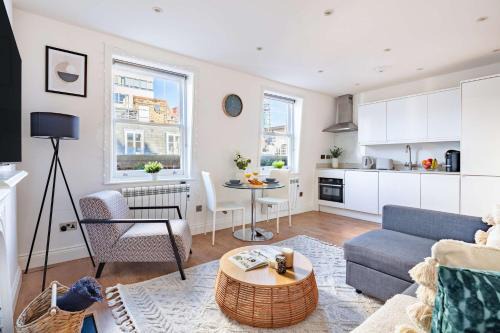Marylebone Apartment | BnBNova - Fitzrovia with Balcony near Oxford Circus
