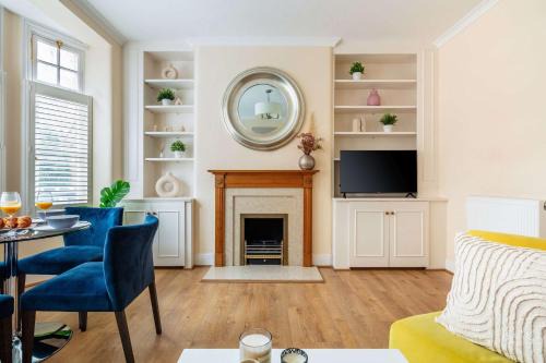 City of Westminster Apartment | BnBNova - Heart of Mayfair - 3BR - Bond St