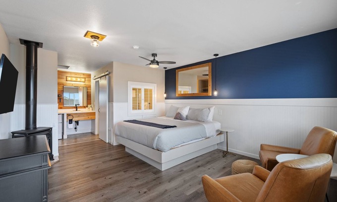 Long Beach Hotel | Boardwalk Cottages