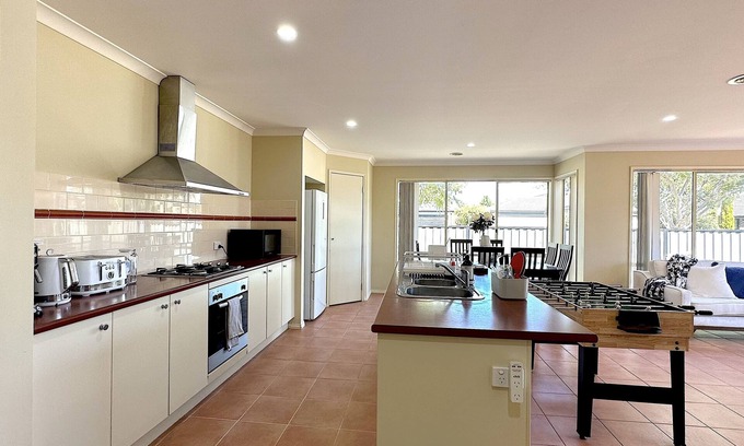 Point Cook Villa | Boardwalk House by GoodLive