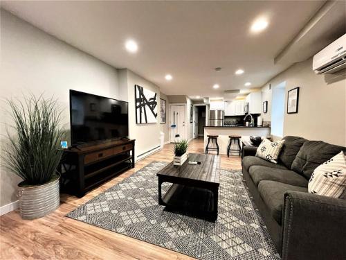 Wilmington Apartment | Boardwalk- large modern unit with King bed fast WIFI free coffee and easy parking