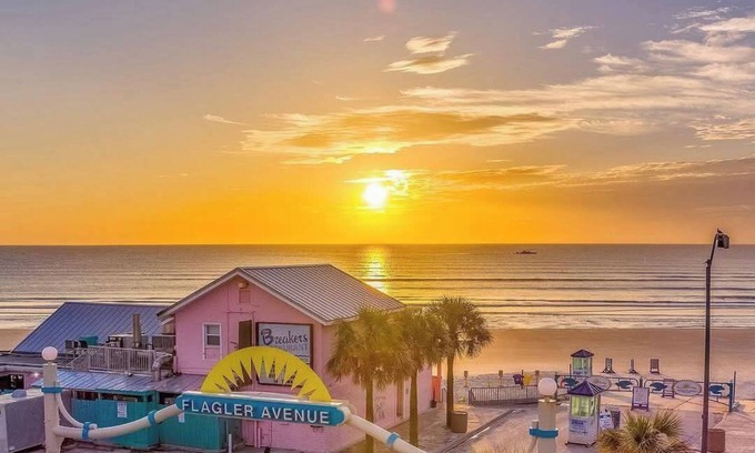 Edgewater House | Boat. Beach. Surf ! 5 Min from NSB. Walk to Little Beach on Intercoastal.