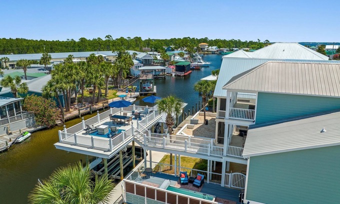 Upper Grand Lagoon House | ⛵🐾Boat slip -Swim/Spa -Dog Friendly~ truly a one-of-a-kind vacation!🐾⛵