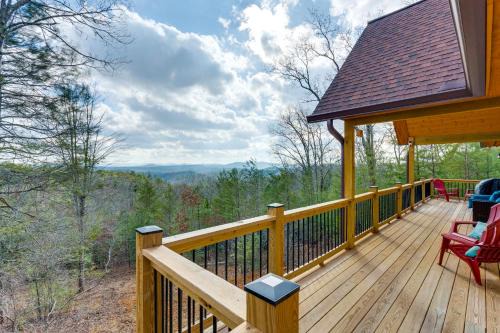 Murphy House | Boat, Swim and Fish Family Cabin in Murphy!