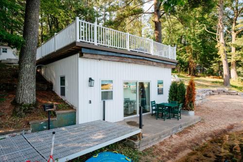 Mayfield House | Boathouse on Arbutus Lake