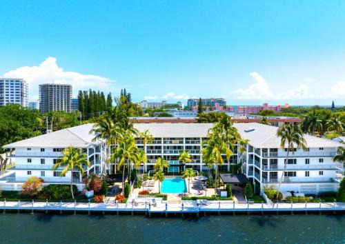 Boca Raton Apartment | Boca Waterfront with Pool, Gym, Parking and Short Walk to the Beach
