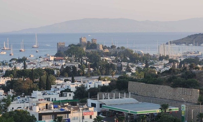 Bodrum City Center Apartment | Bodrum Castle-Kos Island panaromic view and Unic Design Brutalist-Minimalist