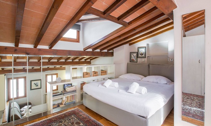 Santa Croce Apartment | Bohémienne Penthouse in Santa Croce, Florence centre, Wi-Fi, Washers, AC