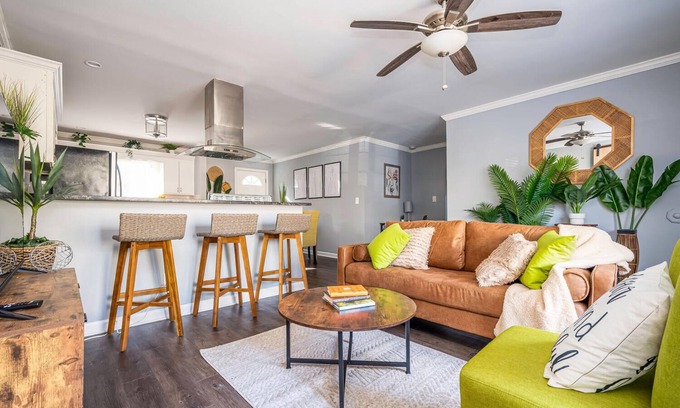 Collier Heights House | Bohemian Dream House-Family 4bdrm-Large Deck - Near Mercedes Benz Stadium