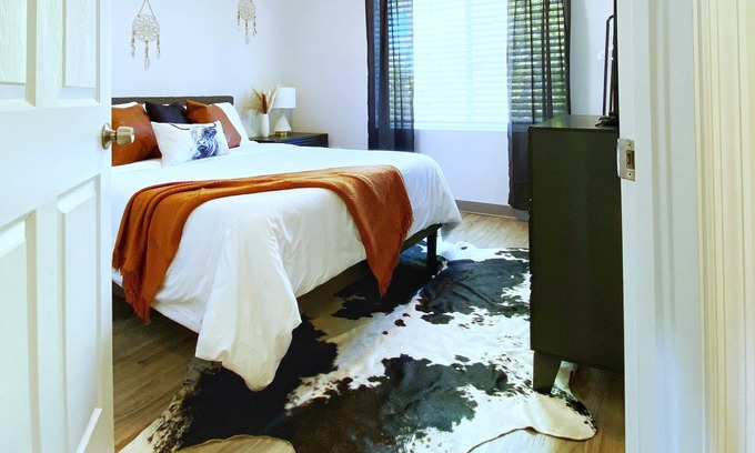 Historic Edgefield Apartment | BOHO 4b Suite in East! 8 m in -> DT!